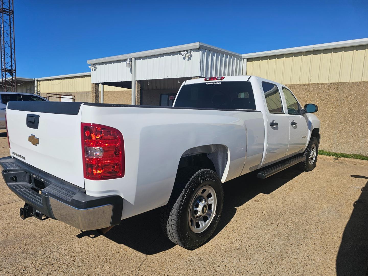 2013 WHITE Chevrolet Silverado 3500HD Work Truck Crew Cab 2WD (1GC4CZCG3DF) with an 6.0L V8 OHV 16V FFV engine, 6-Speed Automatic transmission, located at 533 S Seven Points BLVD, Seven Points, TX, 75143, (430) 255-4030, 32.313999, -96.209351 - Photo#2